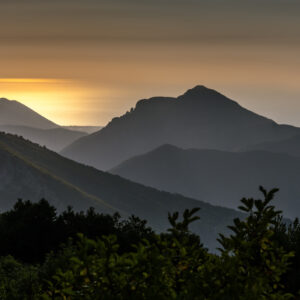 AL356 Foto dell'Alba sul Mar Ligure con la Val Pennavaire e la Piana di Albenga